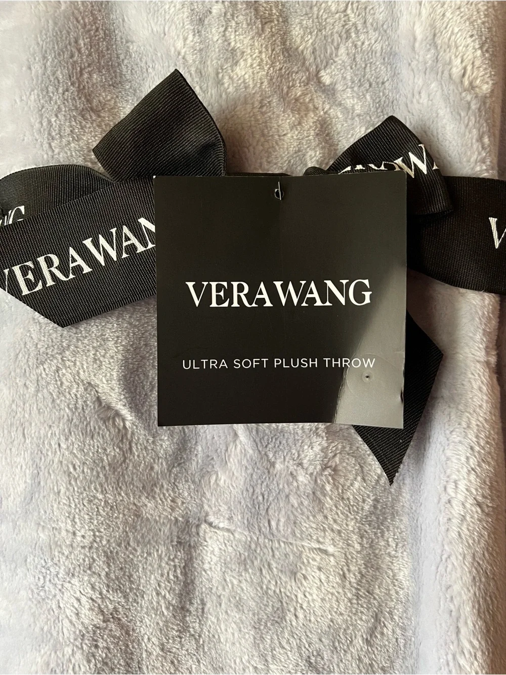 Vera Wang Ultra Soft Plush Throw - Light Blue 60x70 inches 109% polyester New.